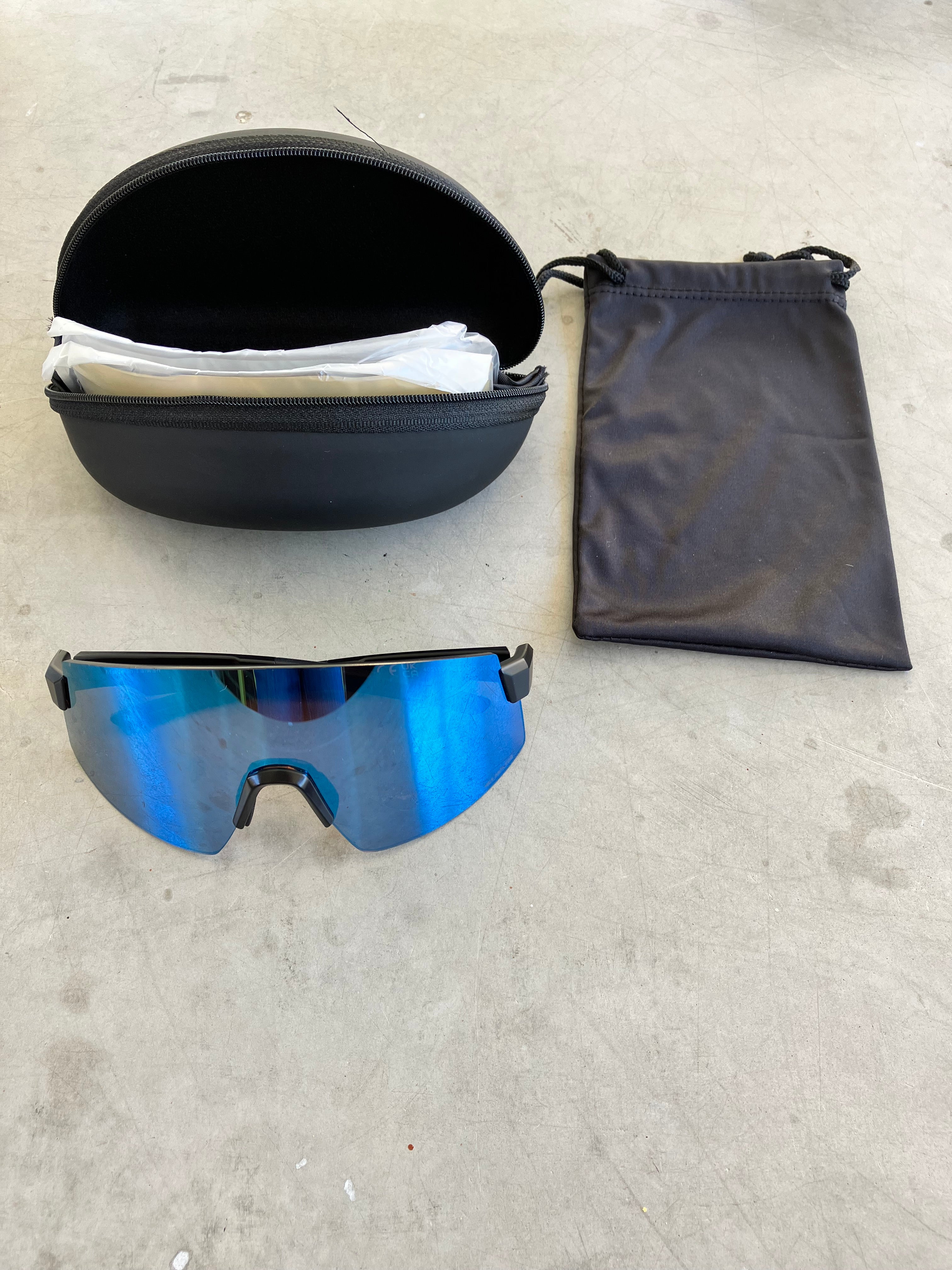 Jumbo Visma | Agu Vigor XL Sunglasses & Spare Lenses | Rider