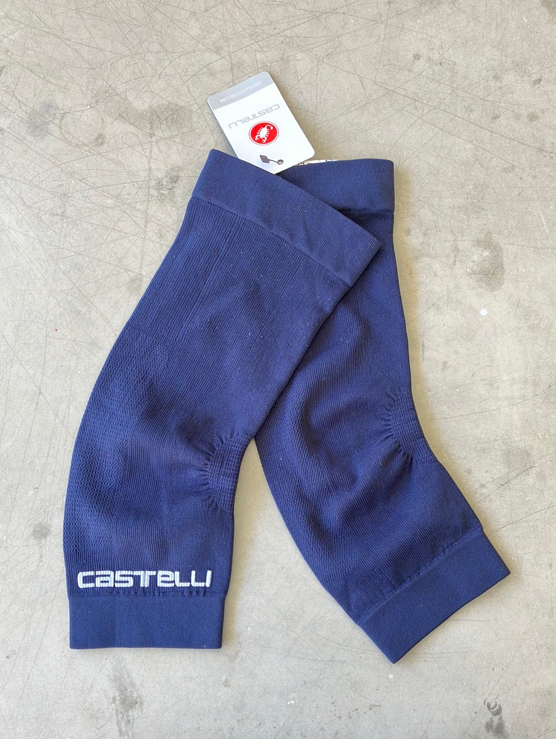 Seamless knee warmers | Castelli | Quick-Step Alpha Vinyl / Soudal | Pro Cycling Kit
