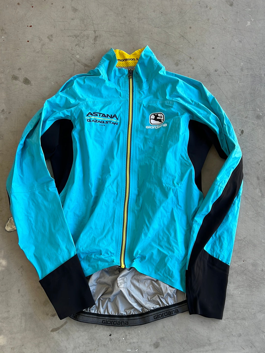 Long Sleeve Rain Jacket Monsoon Lyte | Giordana | Astana | Pro Cycling Kit