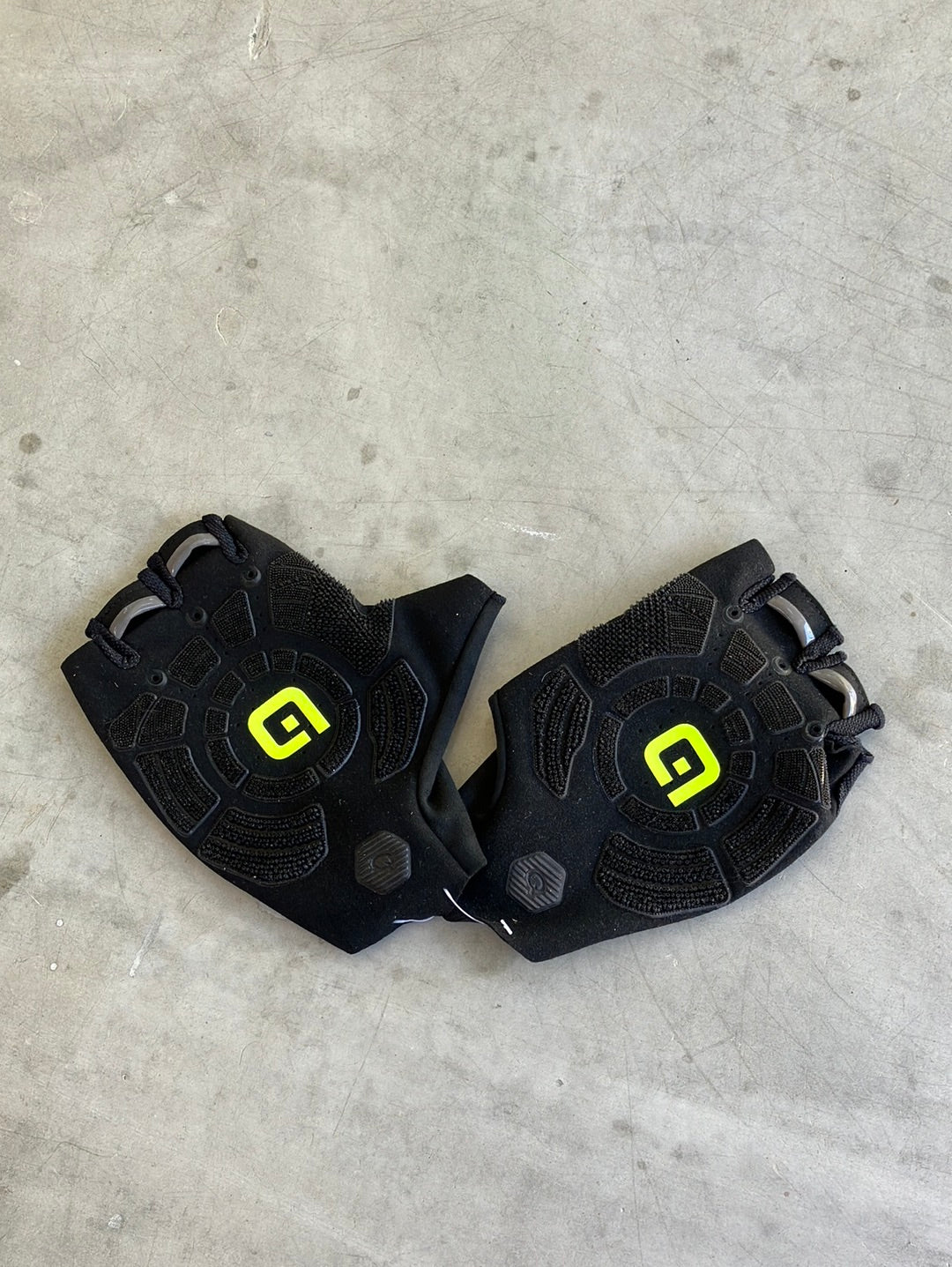 Cycling Gloves | Ale | Bahrain Victorious | Pro Cycling Kit