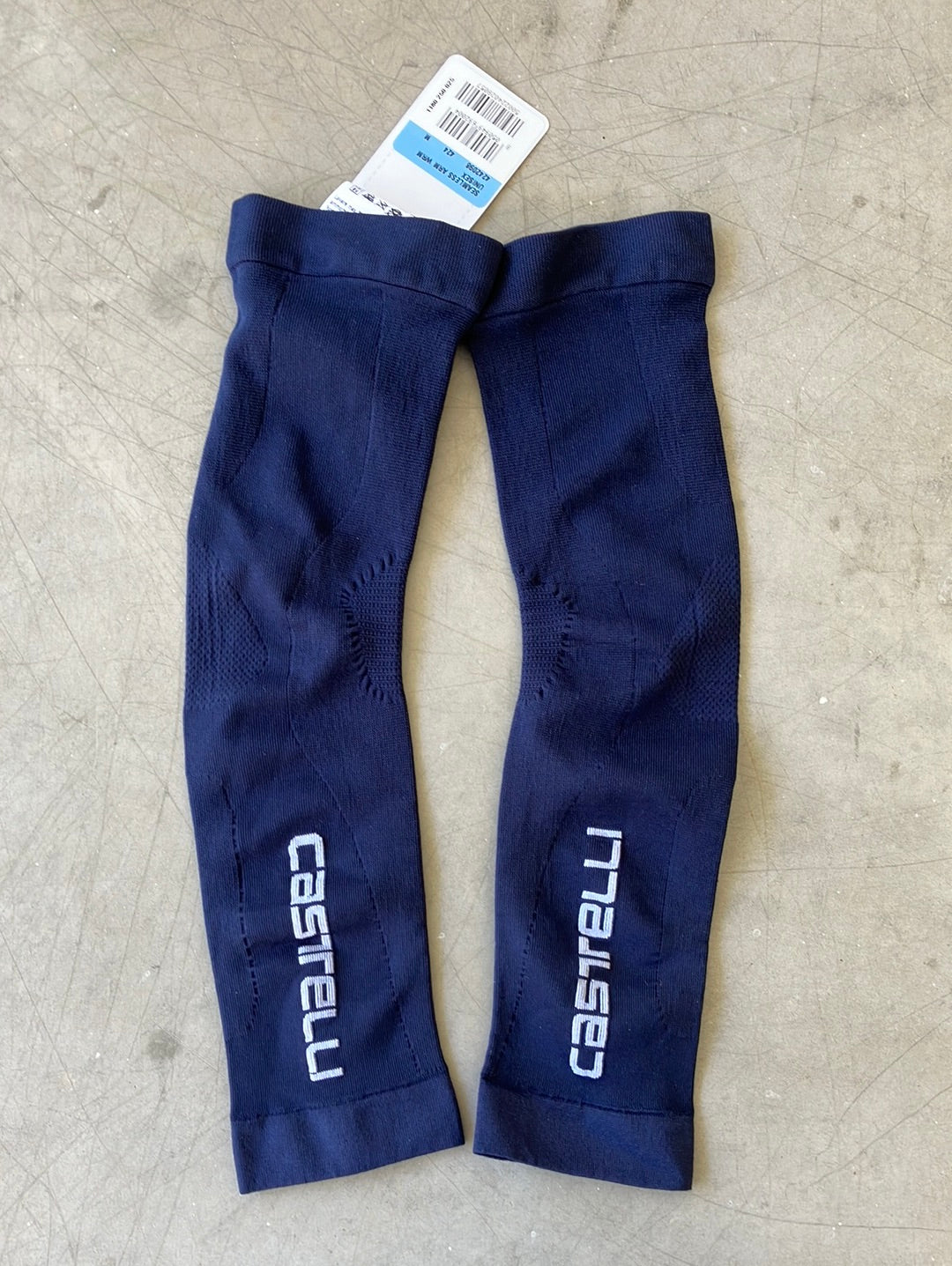 Seamless arm warmers | Castelli | Quick-Step Alpha Vinyl / Soudal | Pro Cycling Kit