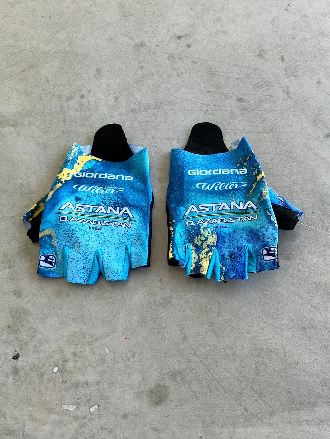 Cycling Gloves Padded Mitts FRC Thermal Tour de France Special Edition | Giordana | Astana | Pro Cycling Kit