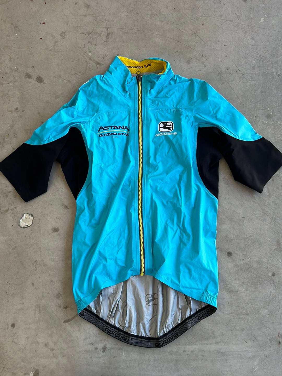 Short Sleeve Rain Jacket Monsoon Lyte | Giordana | Astana | Pro Cycling Kit