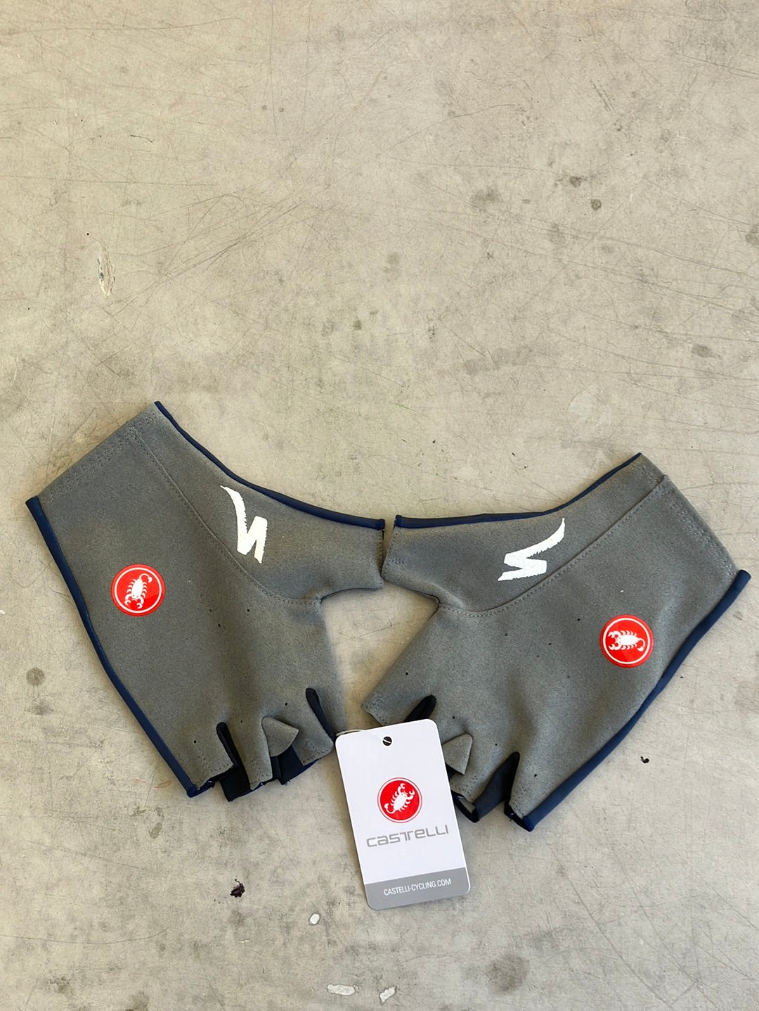 Soudal / Deceuninck Quick-Step | Castelli Competizione Unpadded Cycling Gloves | Navy | Pro-Issued Team Kit