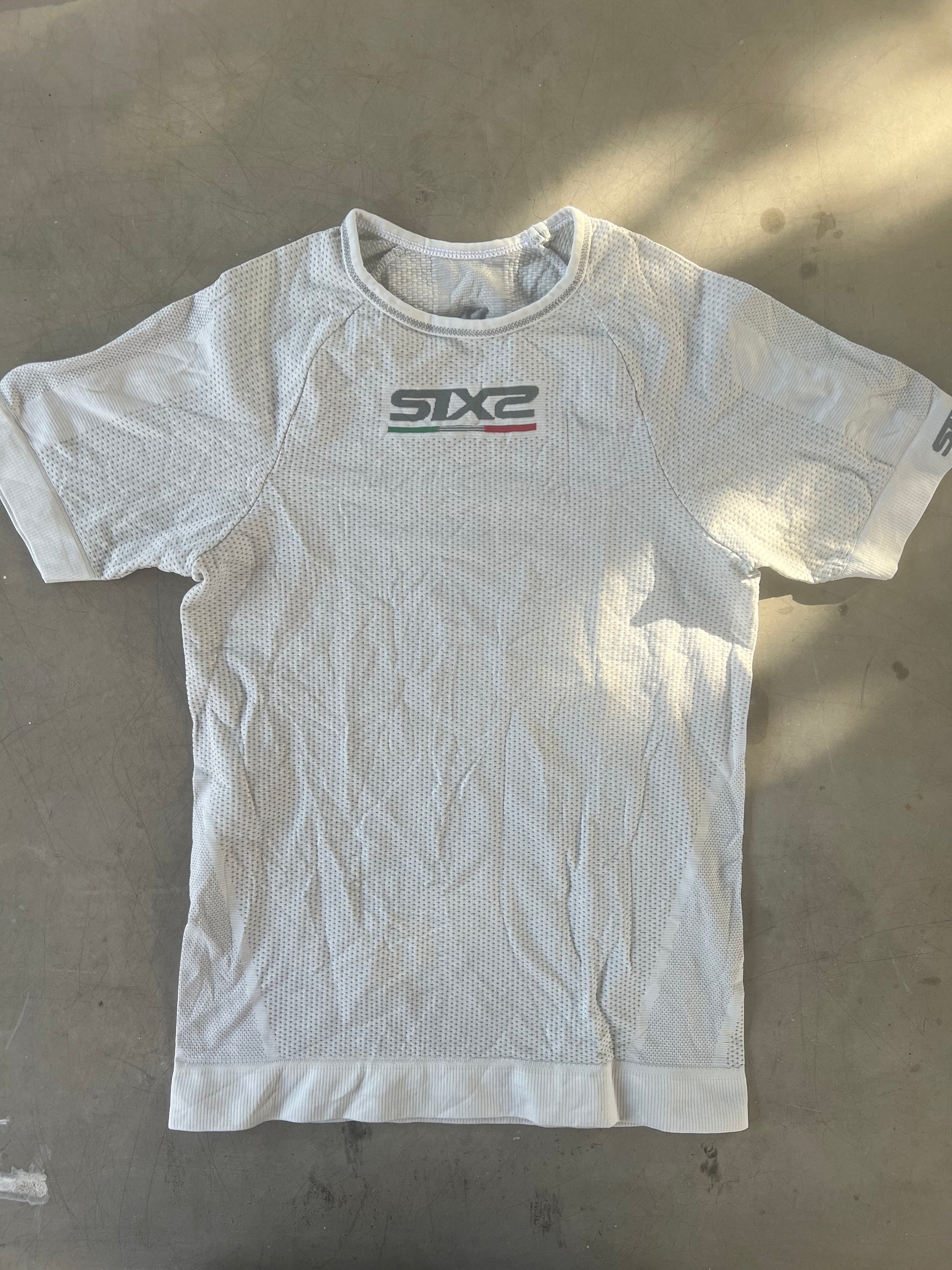 Short-sleeve protective base layer with removable protectors