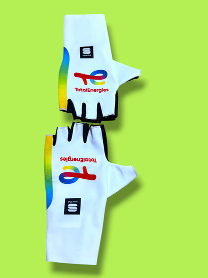 Aero Glove|Total Energies |BioRacer  Pro Cycling Kit