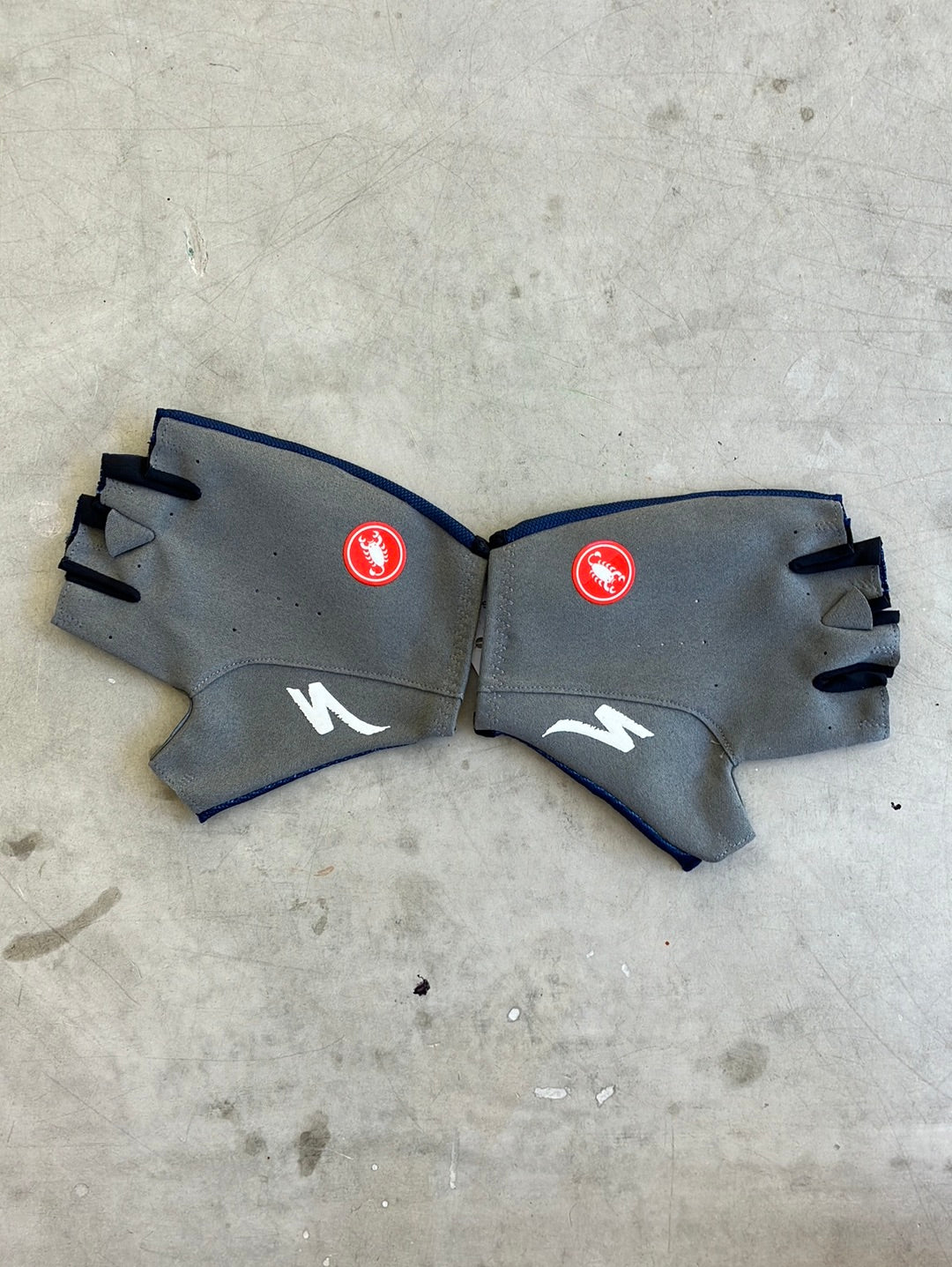 Super Leggera Cycling Gloves | Castelli | Soudal / Deceuninck Quick-Step | Pro-Issued Cycling Kit