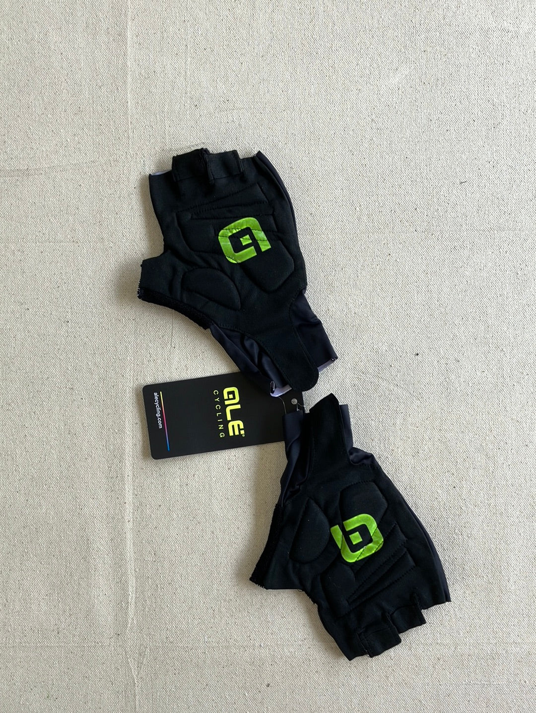 Cycling Gloves | Ale | Team Bahrain Victorious | Pro Cycling Kit