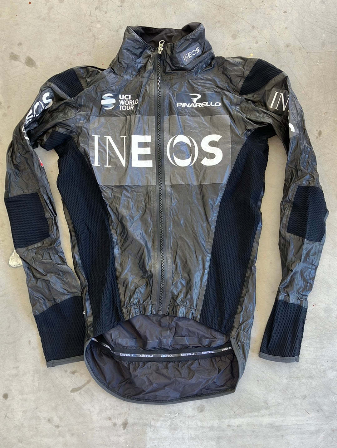 Idro Waterproof Vest / Gilet | Castelli | Ineos Grenadiers | Pro