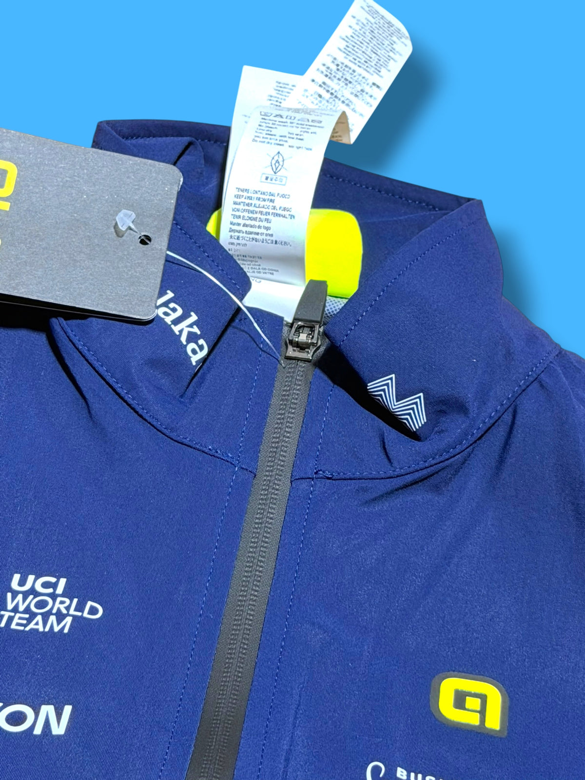 Lightweight Packable Rain Jacket | Bahrain Victorious | Alé Pro Cycling Kit